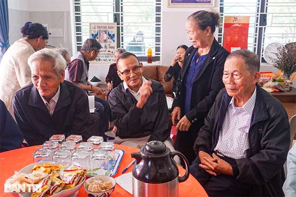 Niềm hạnh phúc của cụ ông 93 tuổi trong căn nhà siêu nhỏ hình tam giác ở TPHCM-5