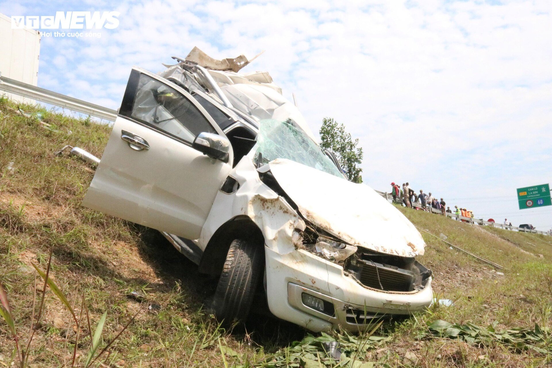 Hiện trường vụ tai nạn trên cao tốc Cam Lộ - La Sơn khiến 3 mẹ con tử vong-2