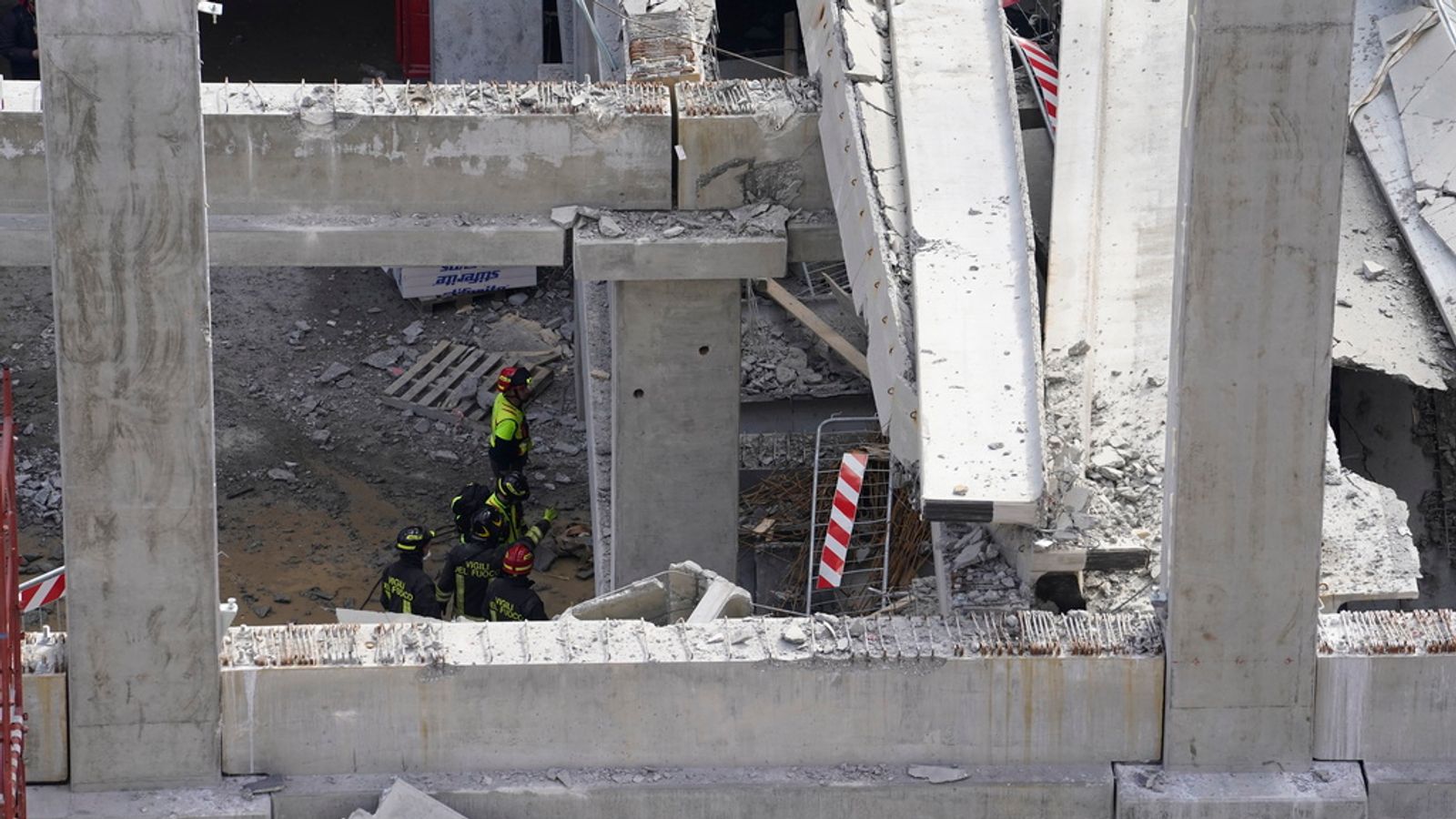 Sập tòa nhà tại công trường ở Italy, 5 người chết, 3 người bị thương nặng-2