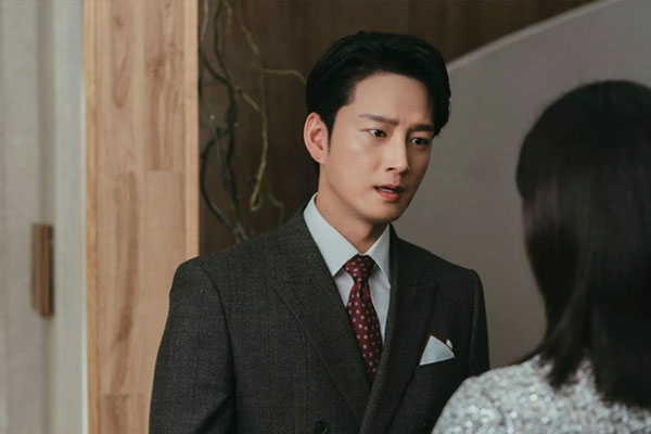 Sau buổi họp mặt cùng bạn bè, chồng biết bí mật khủng khiếp từ thời Đại học của vợ-1