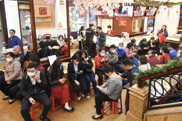 Giá vàng hôm nay 19/2/2024: Thế giới giảm, trong nước sôi động ngày vía Thần Tài-1