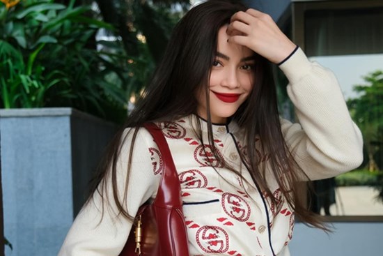 Hồ Ngọc Hà thả dáng đầu xuân với bụng phẳng, chân thon nhờ chăm làm việc này trong Tết