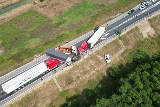 Cả 4 xe ô tô trong vụ tai nạn trên cao tốc Cam Lộ-La Sơn đều còn hạn đăng kiểm