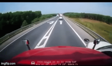 Tài xế ô tô lái xe vượt phải gây tai nạn khiến 3 mẹ con tử vong có thể đối diện hình phạt nào?-1