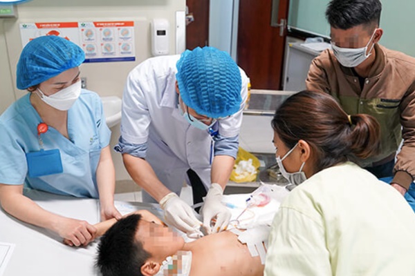 Bị chó cắn thủng ruột ngày đầu năm khi đi chúc Tết-1