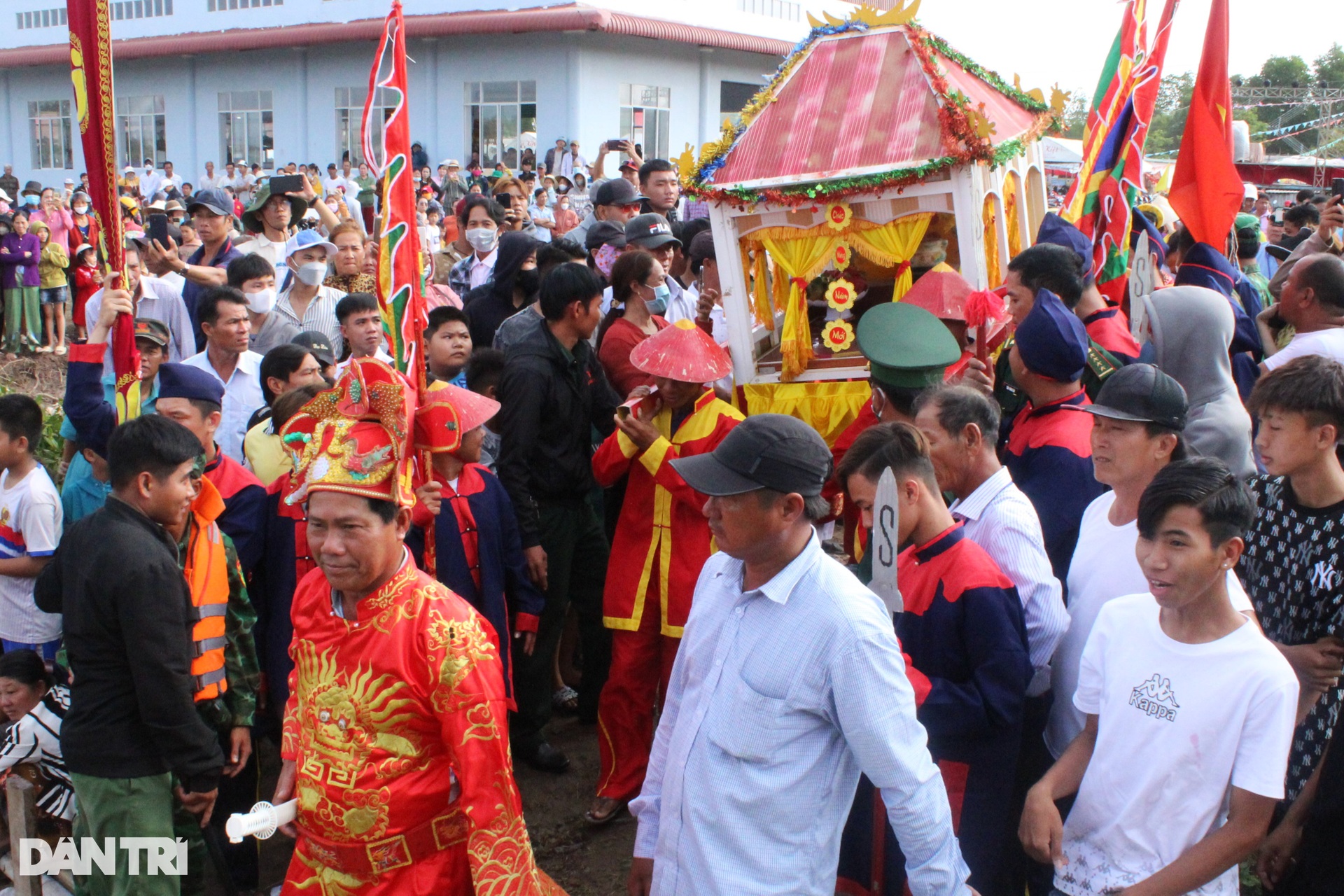 Hàng nghìn người dự lễ nghinh Ông đầu năm mới cầu mùa tôm cá bội thu-3