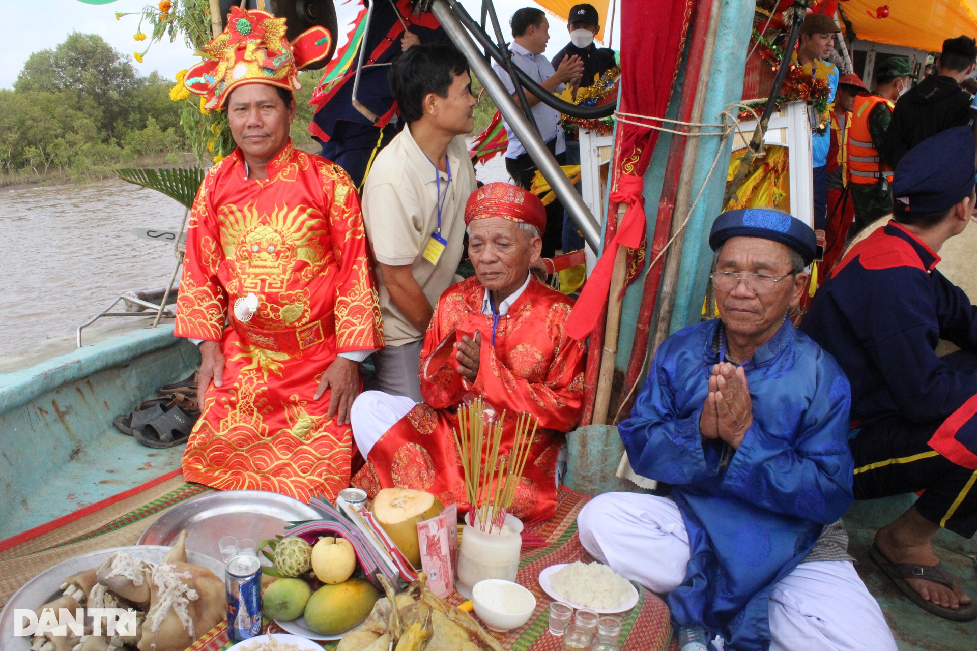 Hàng nghìn người dự lễ nghinh Ông đầu năm mới cầu mùa tôm cá bội thu-9