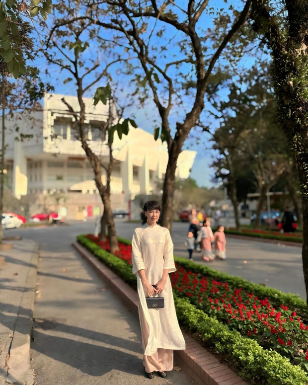 Mẹ vợ Đoàn Văn Hậu ở độ tuổi U50 vẫn trẻ trung phơi phới, quyết tâm nuôi tóc dài vì đã có con rể-3