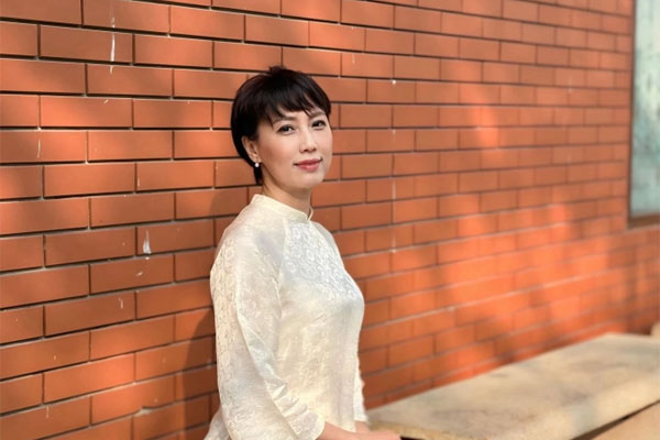 Hội ngộ cùng đội bạn thân, bà Mai Đoàn xả vai mẹ vợ Đoàn Văn Hậu, khoe giọng hát ngọt ngào, thần thái biểu diễn đầy tự tin-3