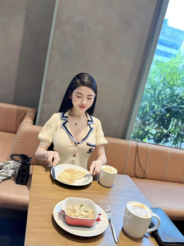 Quang Hải và Chu Thanh Huyền khiến dân tình lịm tim vì nói lời yêu quá ngọt ngào, không ngờ cũng có ngày chàng cầu thủ sến thế này-3