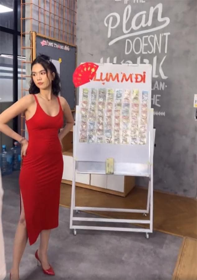 Ngọc Trinh ăn mặc sexy xuất hiện tại nơi đông người: Lộ rõ ngoại hình tăng cân, xuống sắc trong ảnh chưa chỉnh sửa?-3