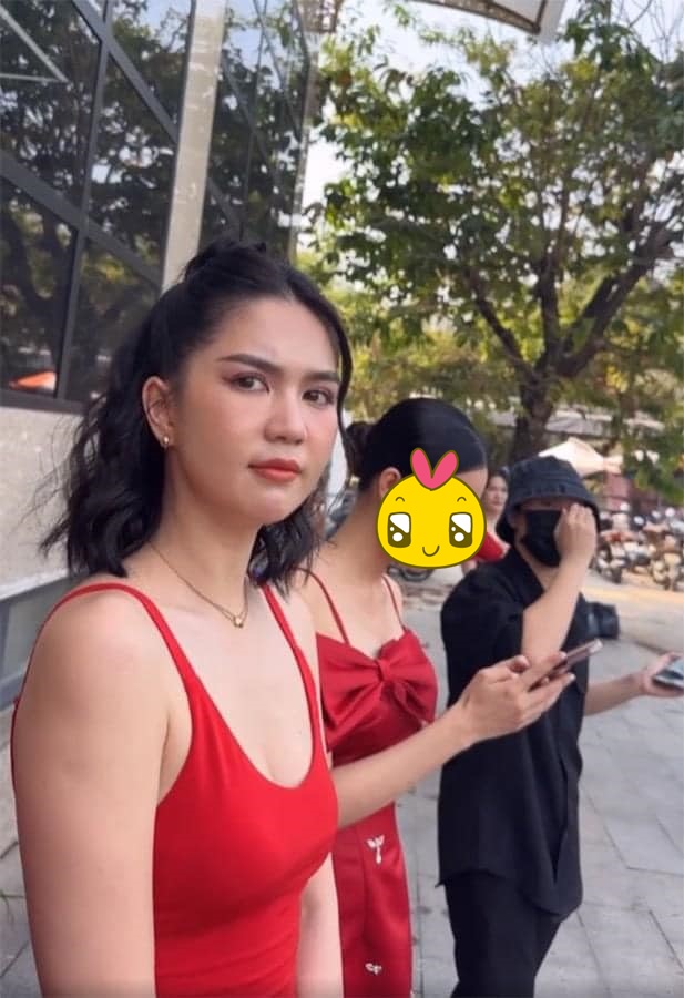 Ngọc Trinh ăn mặc sexy xuất hiện tại nơi đông người: Lộ rõ ngoại hình tăng cân, xuống sắc trong ảnh chưa chỉnh sửa?-1