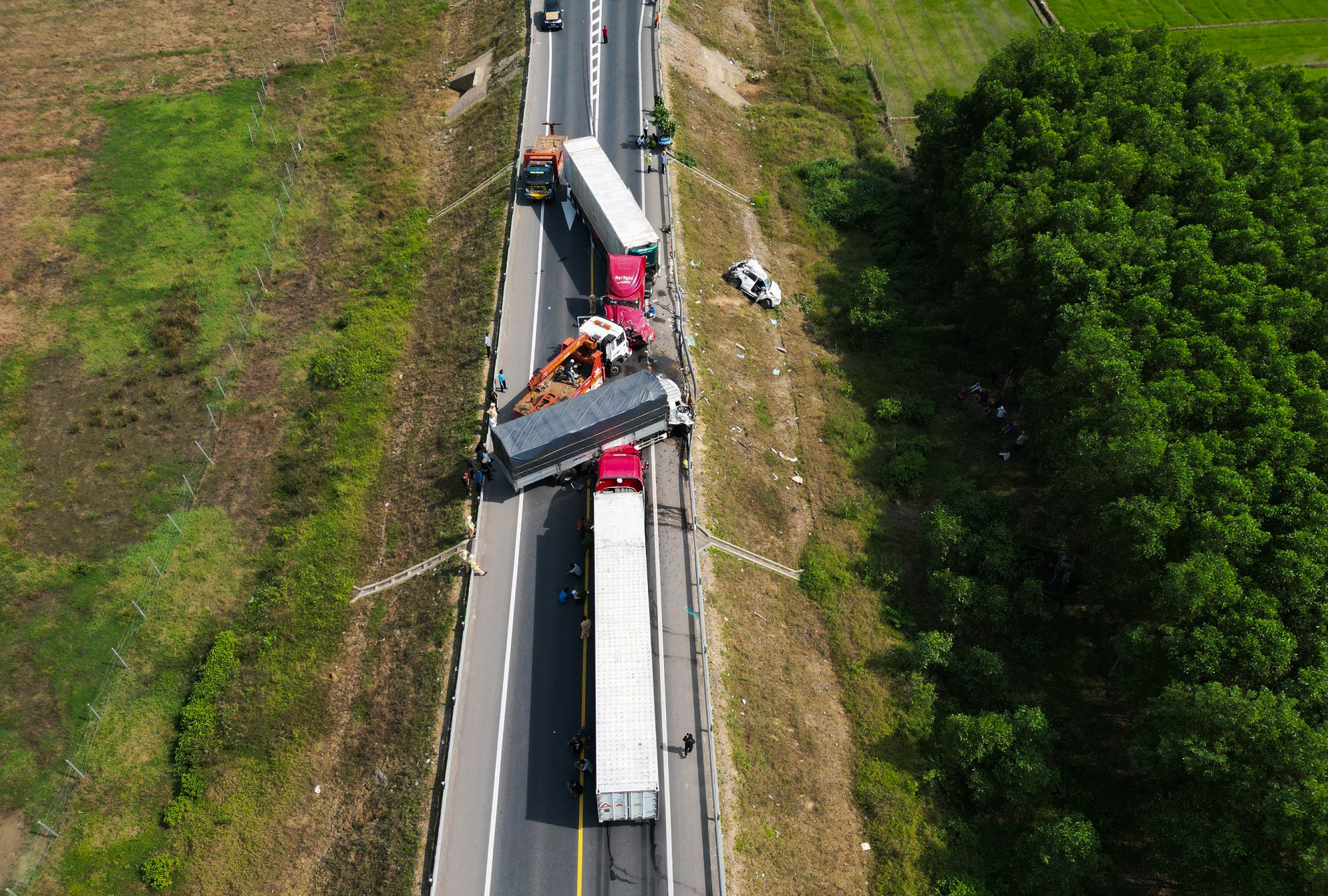 Những bất cập chết người trên tuyến cao tốc Cam Lộ - La Sơn-3