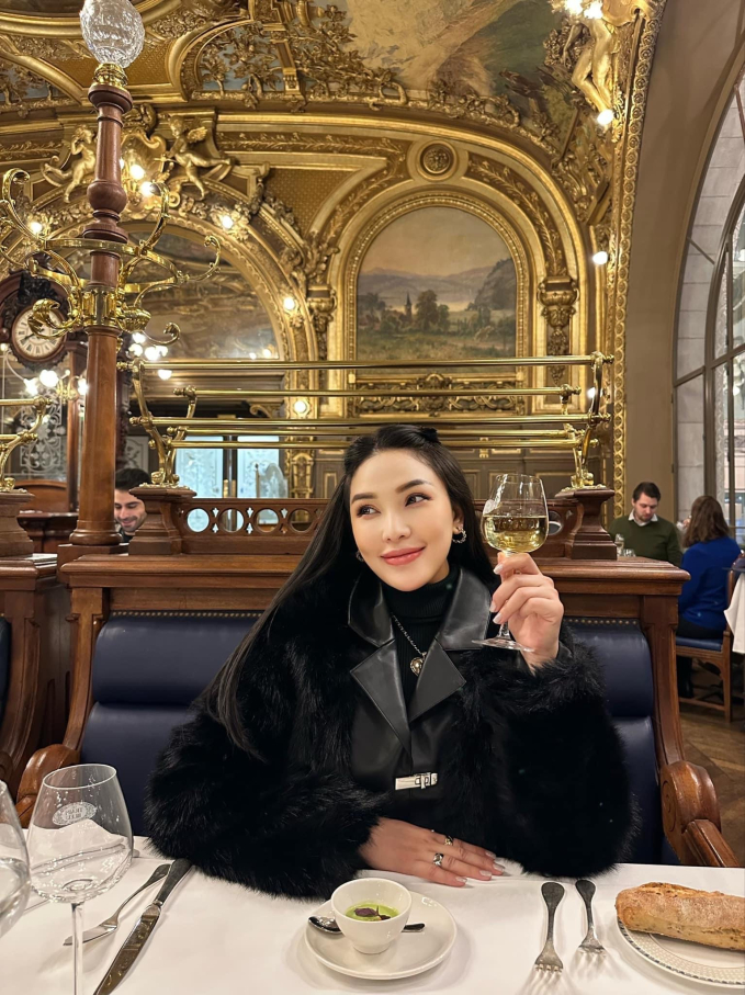 Quỳnh Thư xác nhận đang mang thai con đầu lòng sau khi được cầu hôn tại Pháp-5