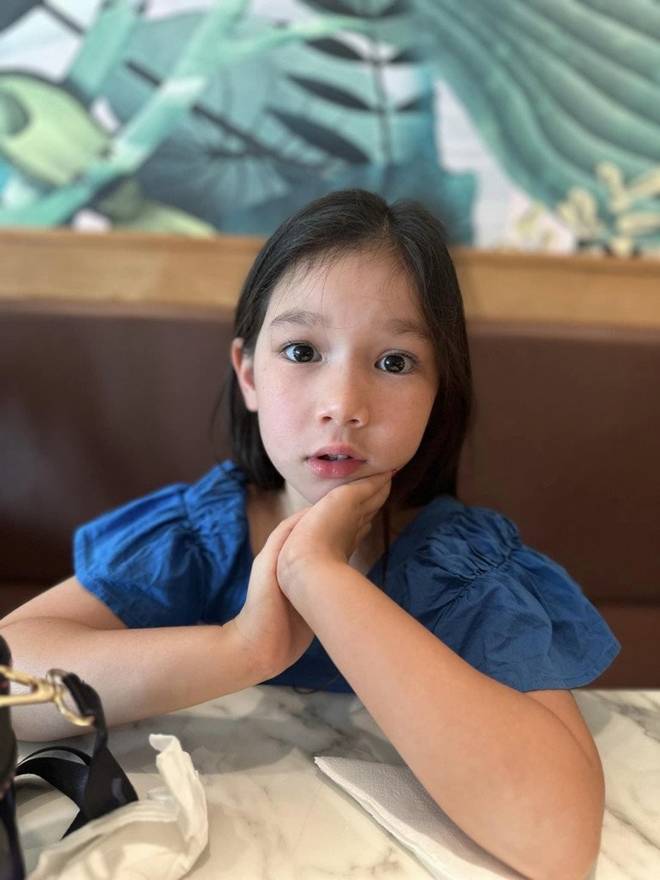 Thấy mẹ đau co thắt vì mang bầu, con gái siêu mẫu Hà Anh xót xa Mẹ, con không muốn có em nữa-2