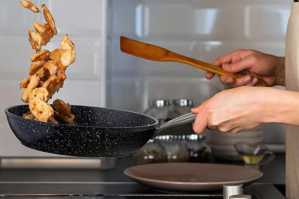 Bình Dương: Điều tra vụ nổ khiến 2 thợ sửa máy lạnh bị thương ở 1 khách sạn-2