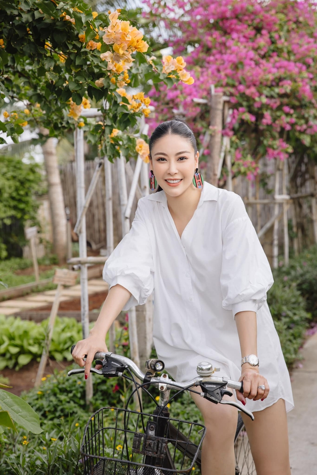 Nhan sắc nuột nà ở tuổi U50 của Hoa hậu đẹp nhất Việt Nam, sống giàu sang trong biệt thự 400 tỷ-5