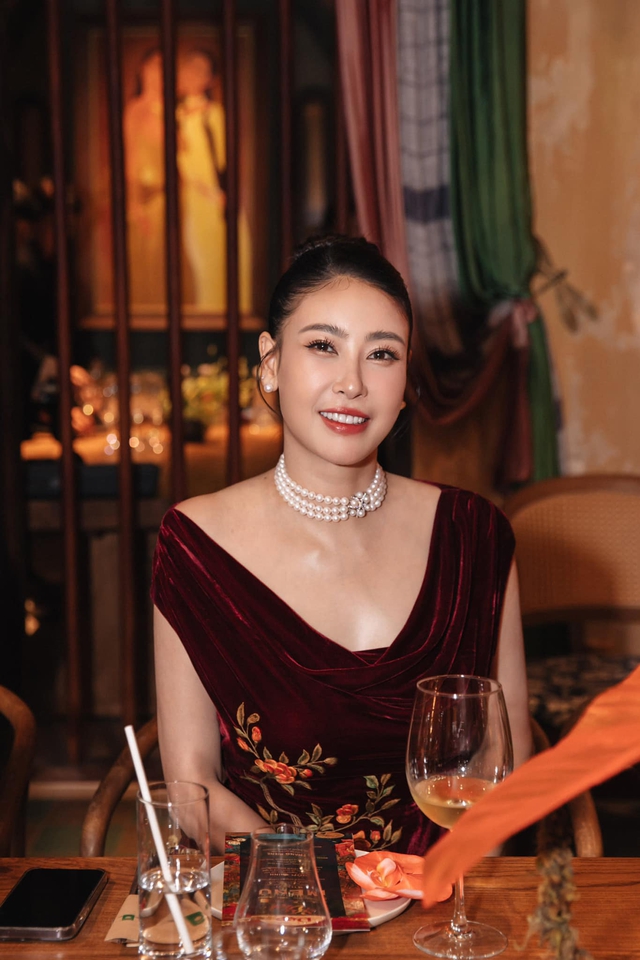 Nhan sắc nuột nà ở tuổi U50 của Hoa hậu đẹp nhất Việt Nam, sống giàu sang trong biệt thự 400 tỷ-1
