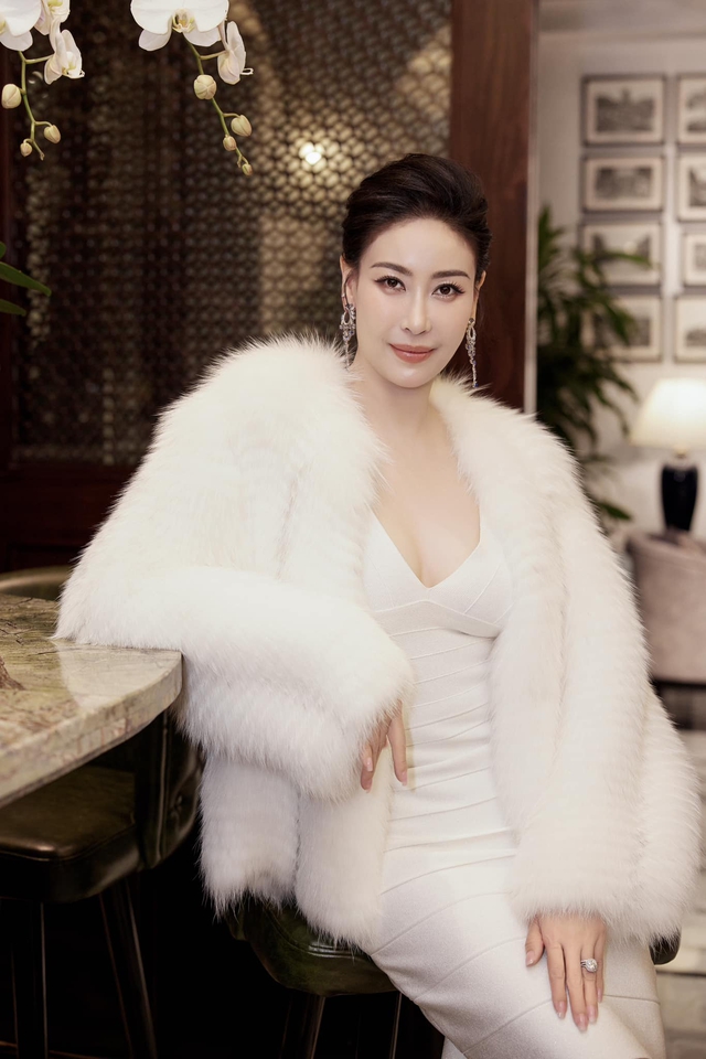 Nhan sắc nuột nà ở tuổi U50 của Hoa hậu đẹp nhất Việt Nam, sống giàu sang trong biệt thự 400 tỷ-8