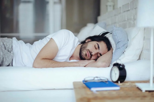 Tỉnh dậy trước báo thức có phải sức khỏe kêu cứu? Chuyên gia giải đáp, cảnh báo dấu hiệu cần đi khám-2