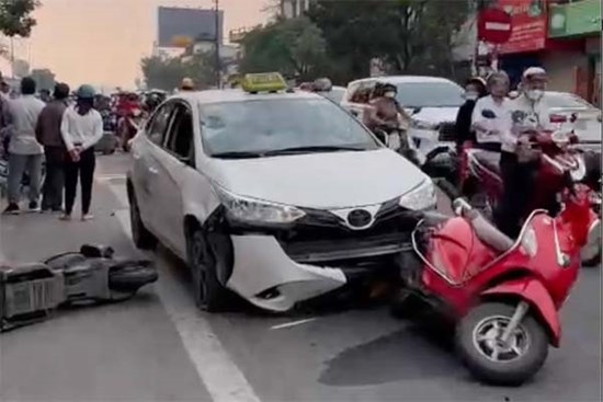 Vụ ô tô tông loạt xe dừng đèn đỏ ở Huế: Lời khai của tài xế