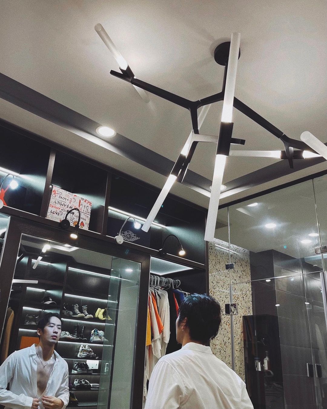 Bên trong căn nhà độc lạ của nam chính đang hot nhất phòng vé, thiếu gia phim Mai - Tuấn Trần-16