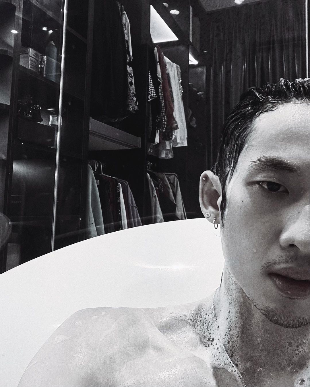 Bên trong căn nhà độc lạ của nam chính đang hot nhất phòng vé, thiếu gia phim Mai - Tuấn Trần-17