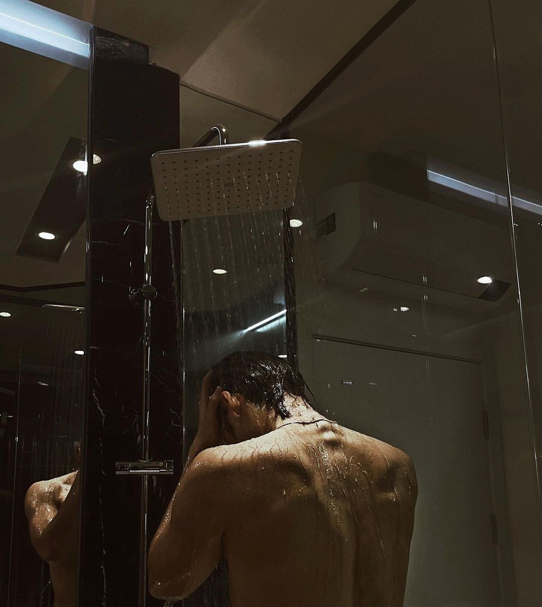 Bên trong căn nhà độc lạ của nam chính đang hot nhất phòng vé, thiếu gia phim Mai - Tuấn Trần-18