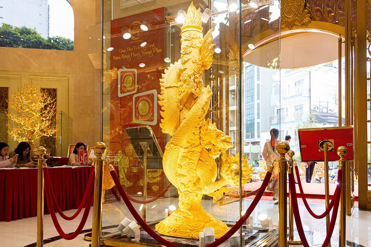 Chiêm ngưỡng tượng rồng dát vàng lớn nhất Việt Nam, cao hơn 3 mét tại Hà Nội-1