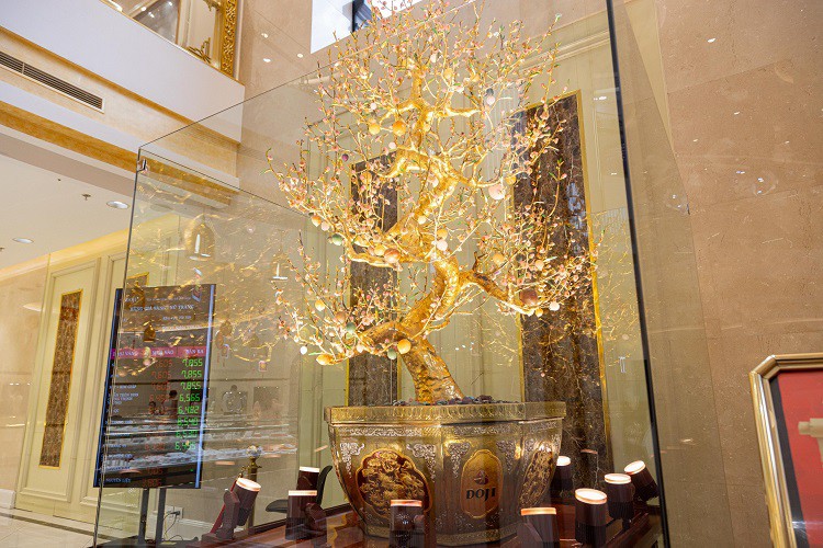 Chiêm ngưỡng tượng rồng dát vàng lớn nhất Việt Nam, cao hơn 3 mét tại Hà Nội-11