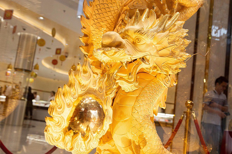 Chiêm ngưỡng tượng rồng dát vàng lớn nhất Việt Nam, cao hơn 3 mét tại Hà Nội-3