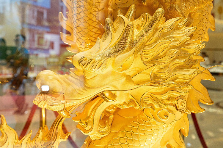 Chiêm ngưỡng tượng rồng dát vàng lớn nhất Việt Nam, cao hơn 3 mét tại Hà Nội-5