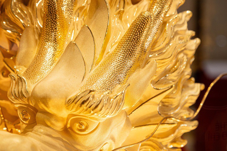 Chiêm ngưỡng tượng rồng dát vàng lớn nhất Việt Nam, cao hơn 3 mét tại Hà Nội-8