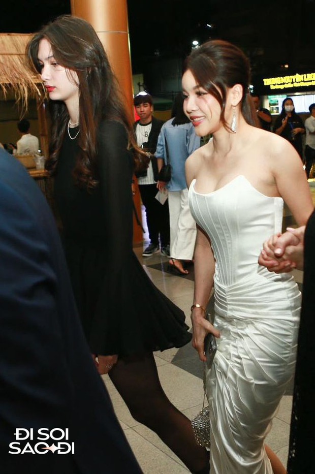 Yến Xuân cùng em gái Lâm Tây chiếm trọn spotlight ở Gala Quả bóng vàng 2023 với vẻ ngoài xinh đẹp, nóng bỏng, nói một điều cảm động về chàng-2