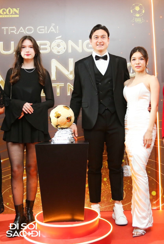 Yến Xuân cùng em gái Lâm Tây chiếm trọn spotlight ở Gala Quả bóng vàng 2023 với vẻ ngoài xinh đẹp, nóng bỏng, nói một điều cảm động về chàng-3