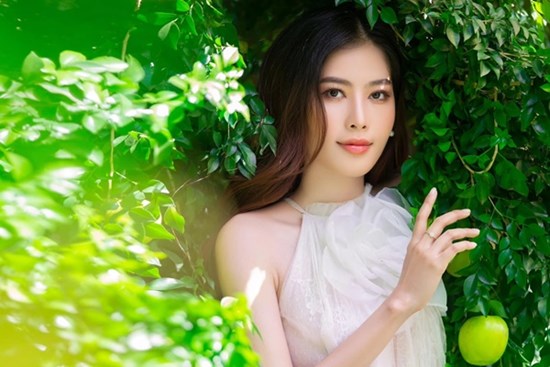 Livestream náo loạn showbiz, Nam Em có thể bị xử phạt?