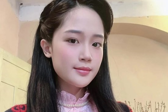 Nhan sắc đời thường gây ngỡ ngàng của nữ chính