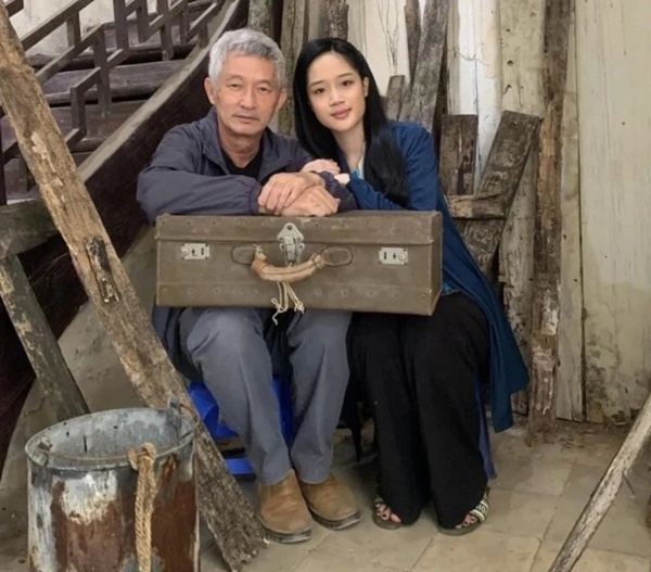 Nhan sắc đời thường gây ngỡ ngàng của nữ chính Đào, phở và piano-1