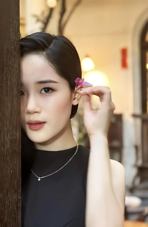 Nhan sắc đời thường gây ngỡ ngàng của nữ chính Đào, phở và piano-3