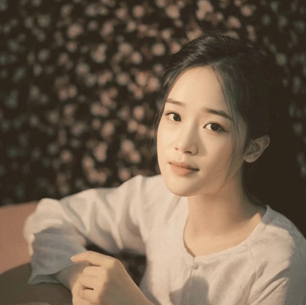 Nhan sắc đời thường gây ngỡ ngàng của nữ chính Đào, phở và piano-6