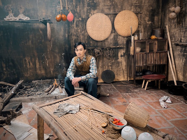 Chàng cảm tử quân gây sốt trong Đào, phở và piano: Soái ca VTV sống kín tiếng bên vợ xinh như hot girl-4