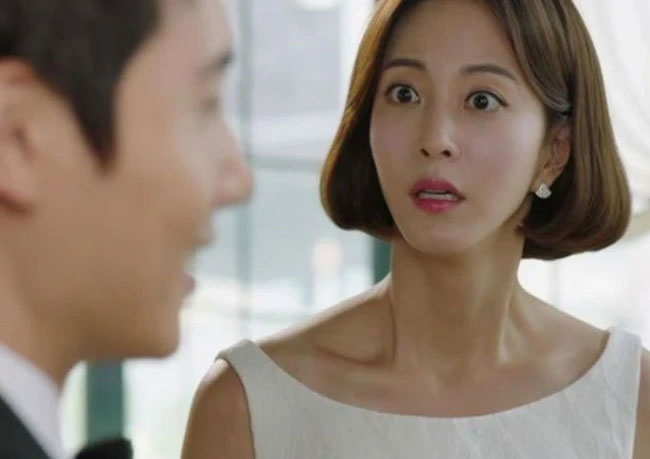 Mẹ muốn đến sống với chúng tôi, anh cả ép chồng tôi phải ký giấy từ chối thừa kế mới cho bà rời đi-1