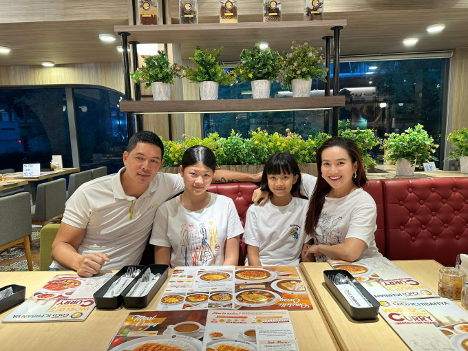 Nam thần Việt cưới vợ đại gia hơn 4 tuổi, rời showbiz, giờ bán sầu riêng, cuộc sống ra sao?-5