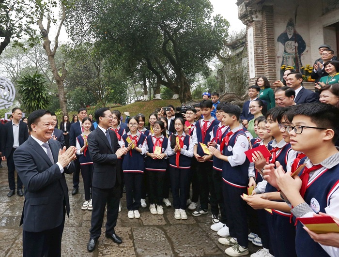 Chủ tịch nước Võ Văn Thưởng đến thăm, động viên cán bộ và nhân dân huyện Đông Anh nhân dịp đầu xuân mới-2