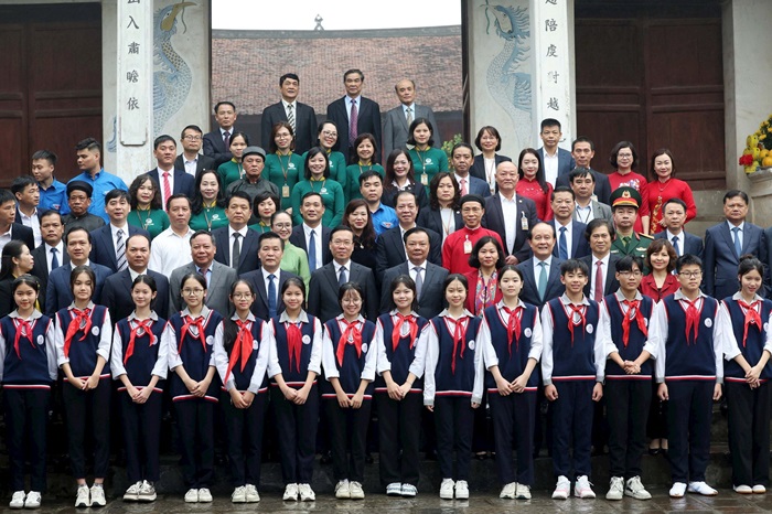 Chủ tịch nước Võ Văn Thưởng đến thăm, động viên cán bộ và nhân dân huyện Đông Anh nhân dịp đầu xuân mới-6