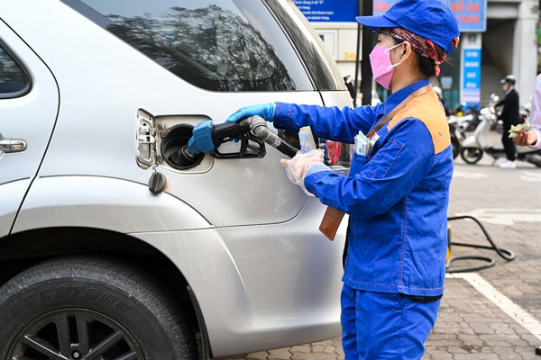 Giá xăng dầu đồng loạt giảm-2