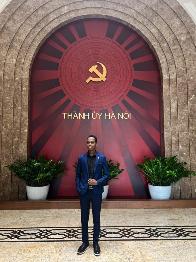 Nam diễn viên Châu Phi đang gây sốt trong Đào, phở và piano: Danh tính thật khiến dân mạng trầm trồ-8