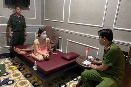 Bắt quả tang nhiều nữ nhân viên massage 'kích dục' cho khách