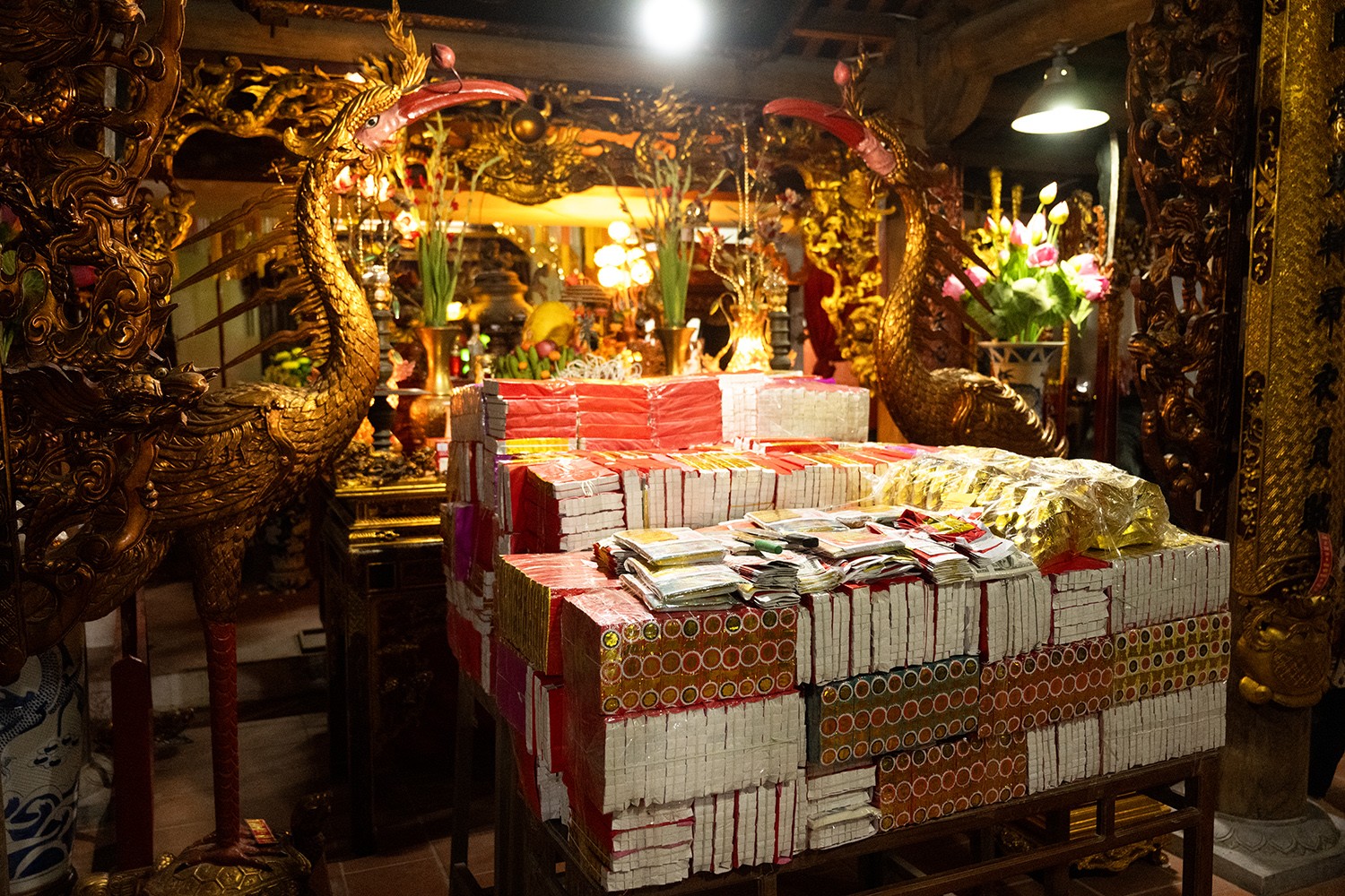 Nam nữ kéo nhau đi xin lửa trong đêm-4