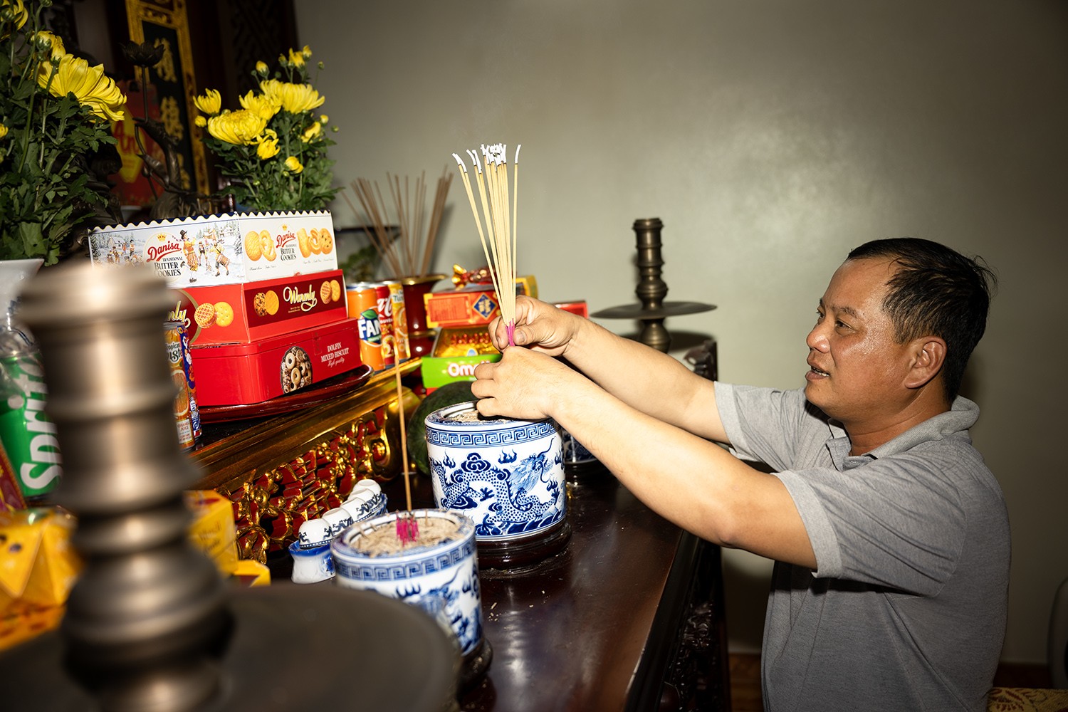 Nam nữ kéo nhau đi xin lửa trong đêm-20